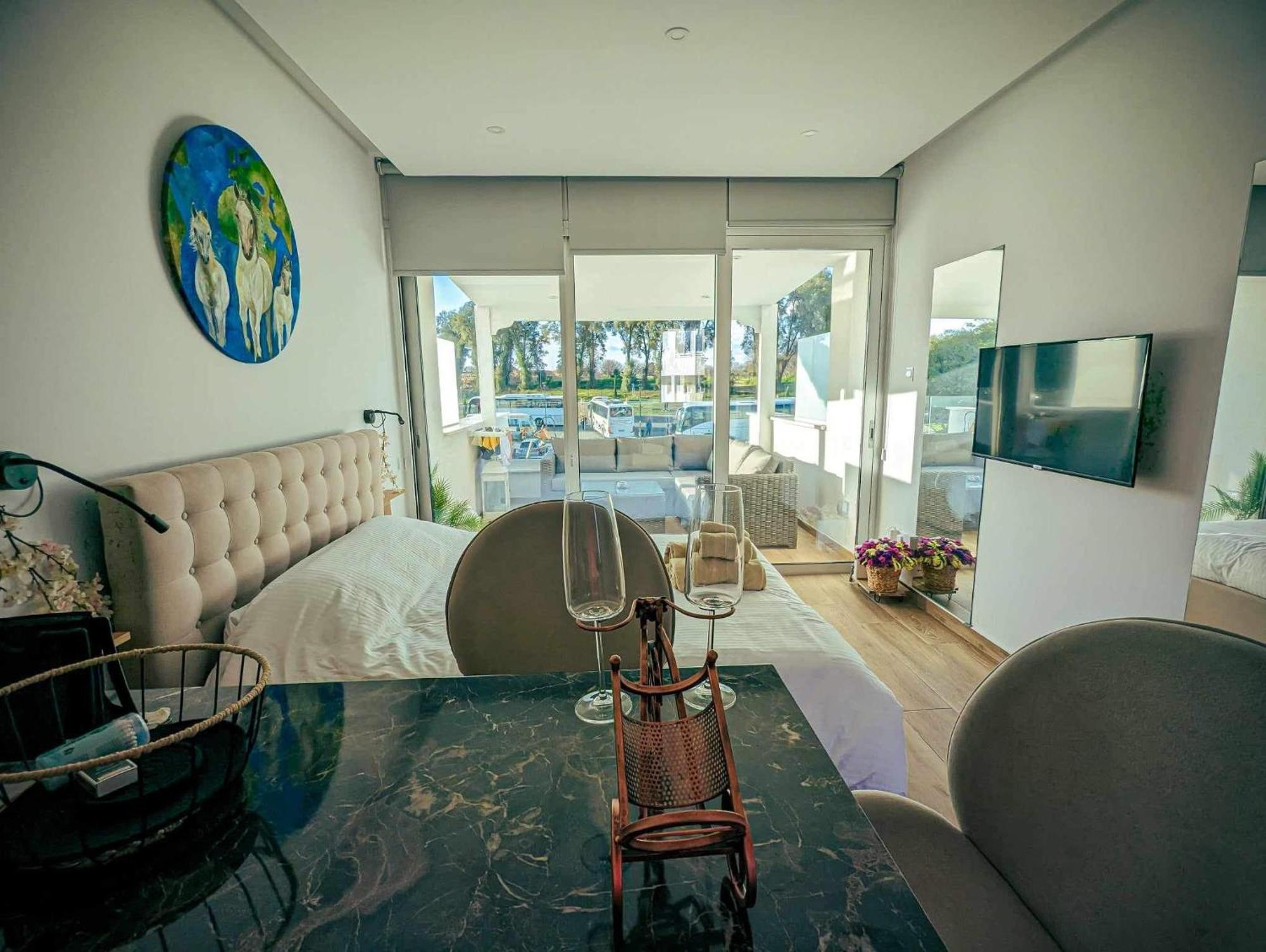 Bohemian Rhapsody Apartment Paphos Exterior foto