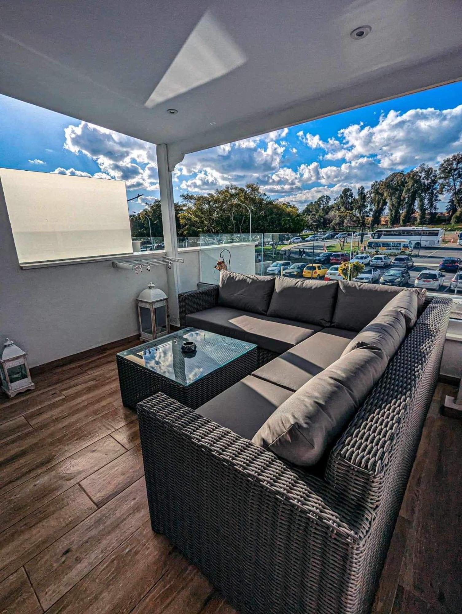 Bohemian Rhapsody Apartment Paphos Exterior foto