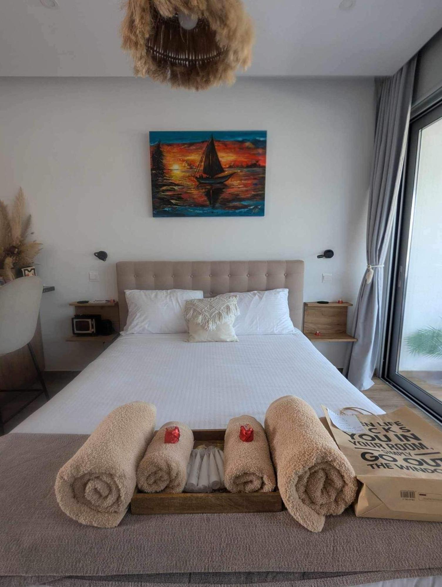 Bohemian Rhapsody Apartment Paphos Exterior foto