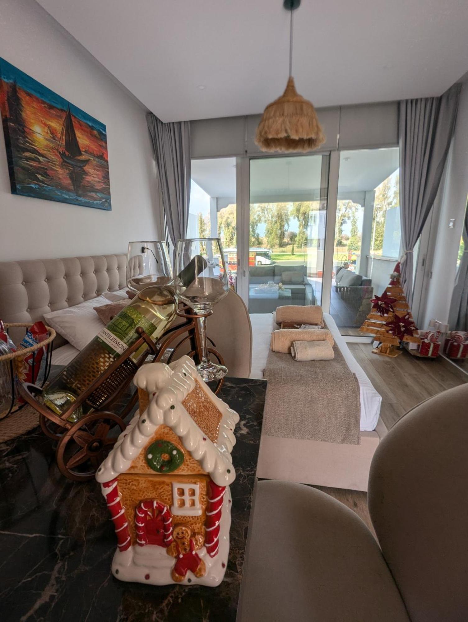 Bohemian Rhapsody Apartment Paphos Exterior foto