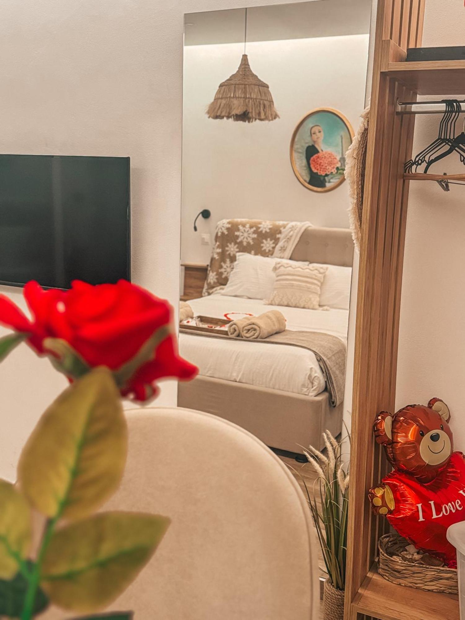 Bohemian Rhapsody Apartment Paphos Exterior foto